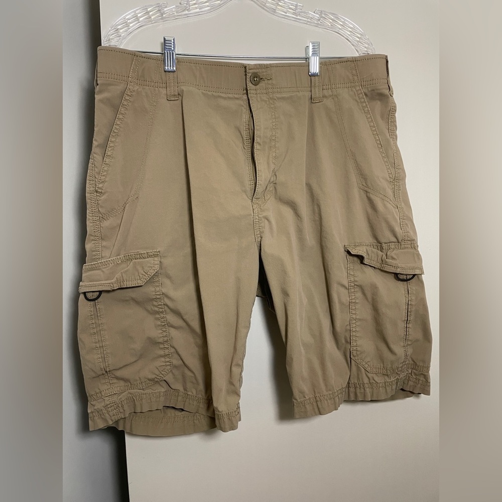 * 36 khaki Lee cargo shorts